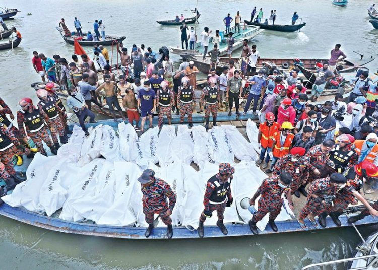 Jamaat Dhaka City South Ameer Bulbul, Secretary Dr. Masud mourn the loss of lives in Buriganga boat capsize