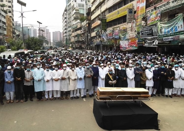 স্বেচ্ছাসেবক দলের সভাপতি শফিউল বারী বাবুর জানাজায় ড. মাসুদ সহ জামায়াত নেতৃবৃন্দের অংশগ্রহণ