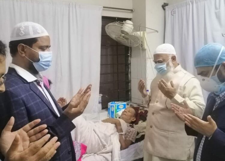 কবি ফররুখের অসুস্থ সন্তানের শয্যাপাশে আমীরে জামায়াত ডাঃ শফিকুর রহমান ও ড. মাসুদ