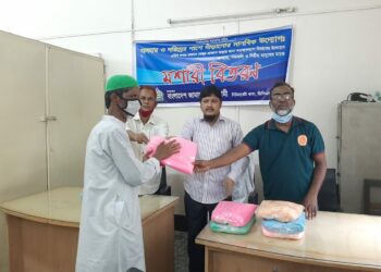 নিউমার্কেট থানার উদ্যোগে মশারী বিতরণ