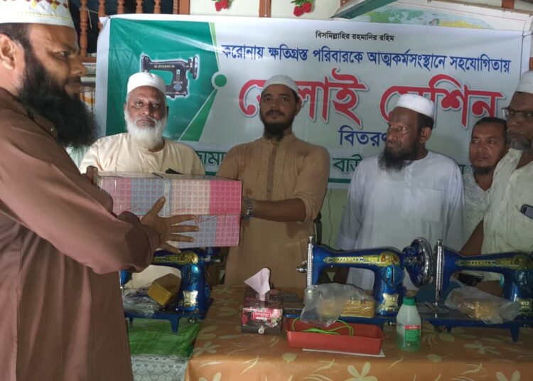করোনায় ক্ষতিগ্রস্ত পরিবারের আত্মকর্মসংস্থান সৃষ্টির জন্য বাউফলে সেলাই মেশিন বিতরণ করেন – ড. মাসুদ