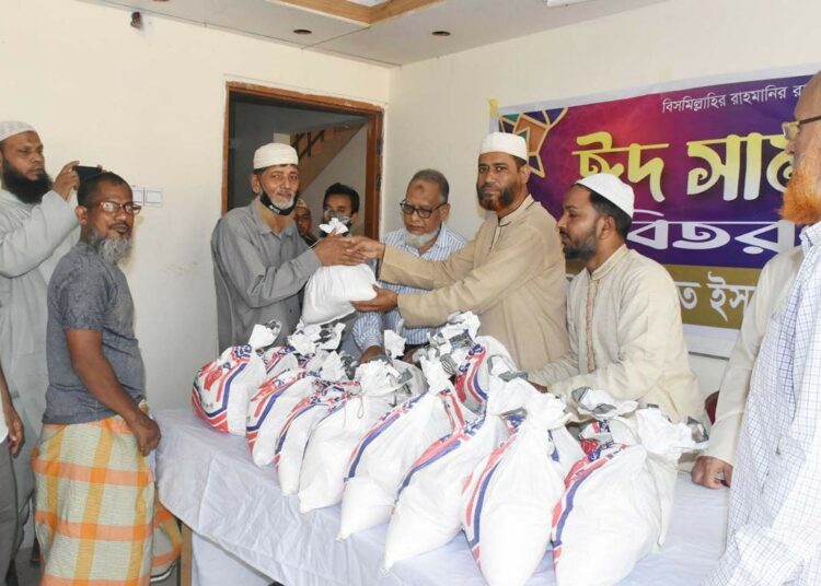 ওয়ারিতে জামায়াতের ঈদ সামগ্রী বিতরণ