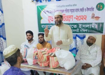 মুগদায় জামায়াতের খাদ্য বিতরণ