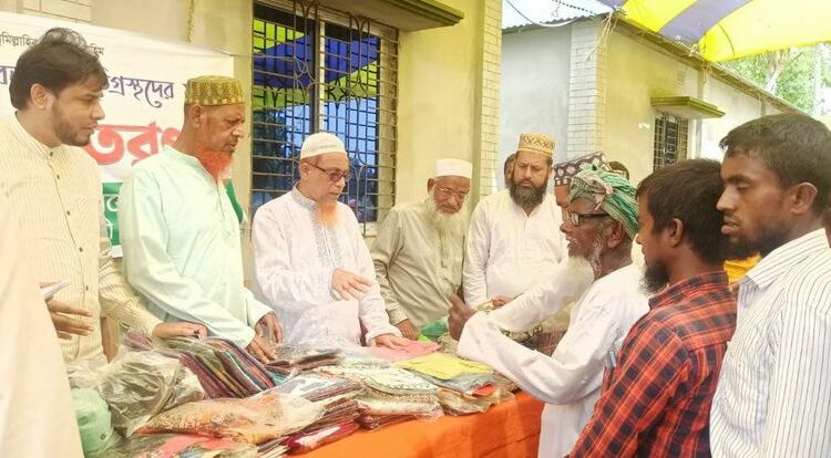 জামালপুরে বন্যায় ক্ষতিগ্রস্তদের মাঝে জামায়াতের ত্রাণ বিতরণ