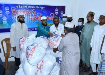 দেশে খাদ্য সামগ্রীর যথেষ্ট মজুদ থাকলেও সরকারের দুর্নীতি ও অব্যবস্থাপনায় জনগণের নাভিশ্বাস উঠেছে