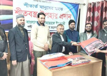 পল্টন উত্তর থানার উদ্যোগে শীতার্ত মানুষের মাঝে শীতবস্ত্র বিতরণ