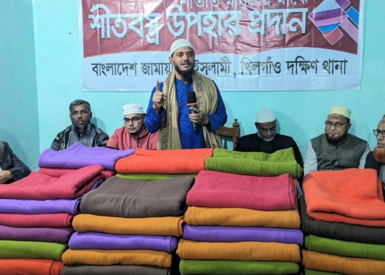 শীতার্ত মানুষের মাঝে খিলগাঁও দক্ষিণ থানার শীতবস্ত্র উপহার প্রদান