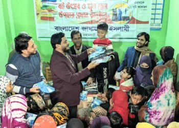 বস্তির শিক্ষার্থীদের মাঝে ঢাকা মহানগরী দক্ষিণ জামায়াতের নতুন বই ও স্কুল ড্রেস উপহার
