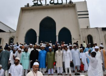 রাজধানীতে মুসল্লিদের সাথে ঈদুল আজহা’র শুভেচ্ছা বিনিময় করেছেন ঢাকা মহানগরী দক্ষিণ জামায়াত নেতৃবৃন্দ