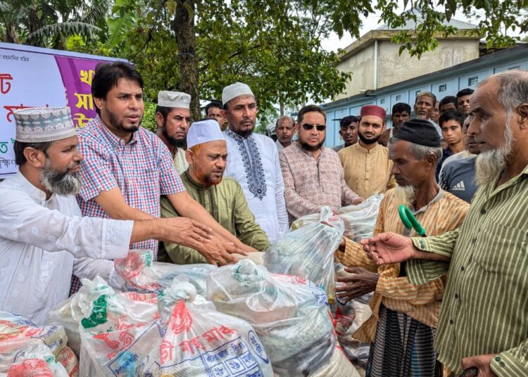 সিলেটে বন্যার্তদের মাঝে ঢাকা মহানগরী দক্ষিণ জামায়াতের খাদ্য সামগ্রী উপহার প্রদান