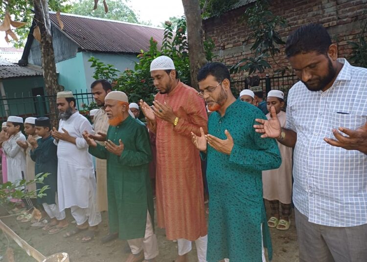 শহীদ আলী আহসান মোহাম্মাদ মুজাহিদ এবং শহীদ আব্দুল কাদের মোল্লার কবর জিয়ারত করেন ঢাকা মহানগরী দক্ষিণের আমীর নূরুল ইসলাম বুলবুল