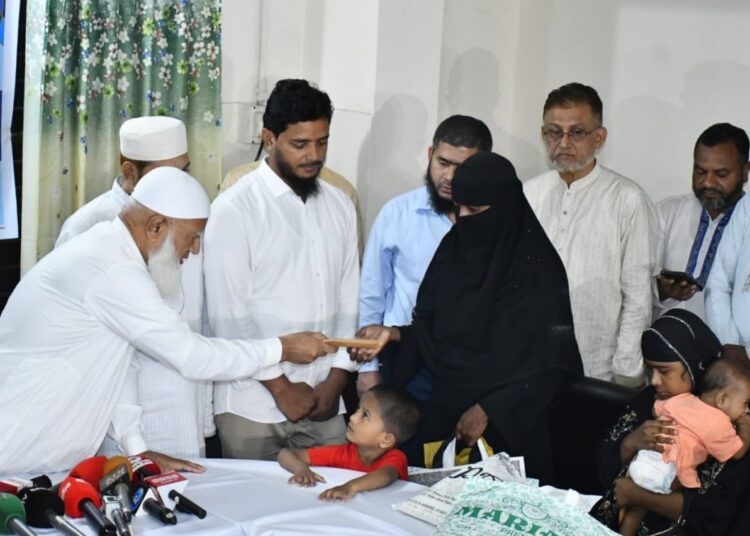 গণ-অভ্যুত্থানের শহীদ পরিবারের মাঝে ঢাকা মহানগরী দক্ষিণ জামায়াতের আর্থিক অনুদান প্রদান