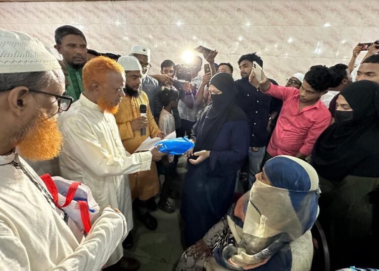 রাজধানীর বংশাল ও লালবাগে শহীদ পরিবারের সদস্যদের মাঝে জামায়াতের আর্থিক সহায়তা প্রদান