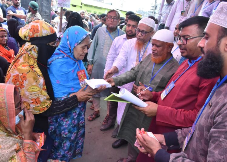 যাত্রাবাড়ীতে ২৫ জন শহীদের পরিবারের জামায়াতের ৫০ লক্ষ টাকা আর্থিক অনুদান প্রদান