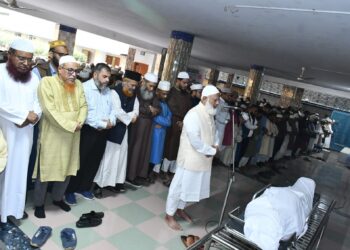 শ্রদ্ধা আর ভালোবাসায় চিরনিন্দ্রায় শায়িত অবিভক্ত ঢাকা মহানগরীর সাবেক আমীর শাহ-জালাল