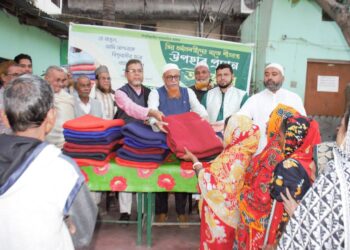 ভিন্ন ধর্মালম্বীদের মাঝে জামায়াতের শীতবস্ত্র উপহার প্রদান