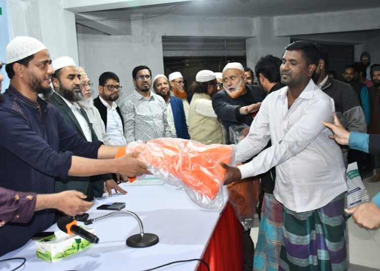 শাহজাহানপুর পশ্চিম থানার উদ্যোগে শীতবস্ত্র উপহার প্রদান