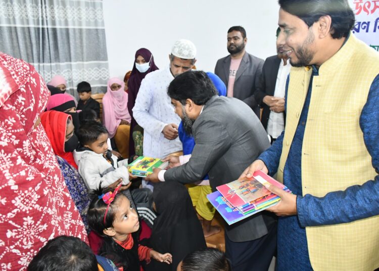 ঢাকা মহানগরী দক্ষিণের সমাজকল্যাণ বিভাগের উদ্যোগে রাজধানীর সুবিধা বঞ্চিত স্কুল শিক্ষার্থীদের মাঝে বইসহ নানা শিক্ষা উপকরণ বিতরন