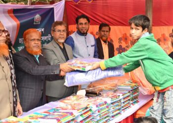 বস্তি ভিত্তিক স্কুলের সুবিধা বঞ্চিত শিশুদের মাঝে শীতবস্ত্র উপহার ও বই উৎসব অনুষ্ঠান অনুষ্ঠিত