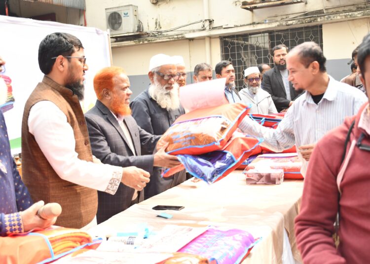 ধানমণ্ডি থানার শীতবস্ত্র বিতরণ