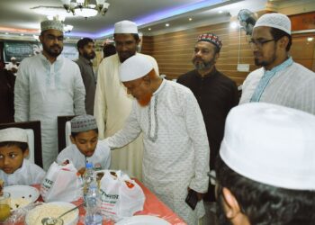 রমজানের প্রথম দিনেই এতিম শিশুদের সাথে ইফতার করলেন জামায়াতে ইসলামীর নেতৃবৃন্দ