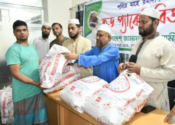 মতিঝিল পূর্ব থানার উদ্যোগে ইফতার ও সেহেরীর ফুড প্যাকেট বিতরণ