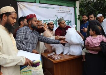 ডেমরা পশ্চিম থানা জামায়াতের উদ্যোগে রোজাদার ভাই-বোনদের মাঝে ইফতার সামগ্রী বিতরণ