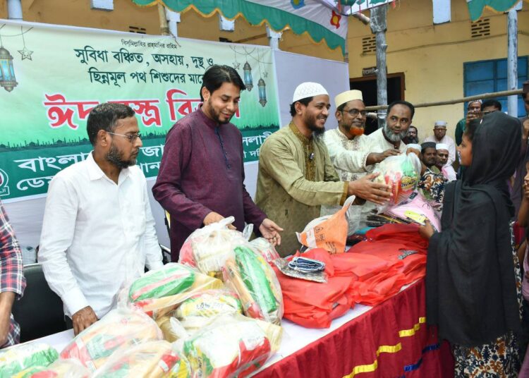 ডেমরা মধ্য থানার উদ্যোগে সুবিধা বঞ্চিত, অসহায়, দুস্থ ও ছিন্নমুল পথশিশুদের মাঝে ঈদ পোষাক বিতরণ ও আলোচনা সভা অনুষ্ঠিত
