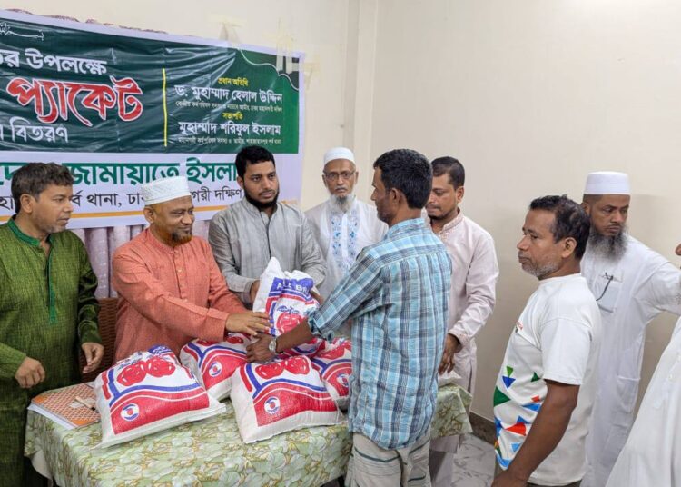 শাহজাহানপুর পূর্ব থানার উদ্যোগে ঈদুল ফিতর উপলক্ষে ঈদ উপহার বিতরণ
