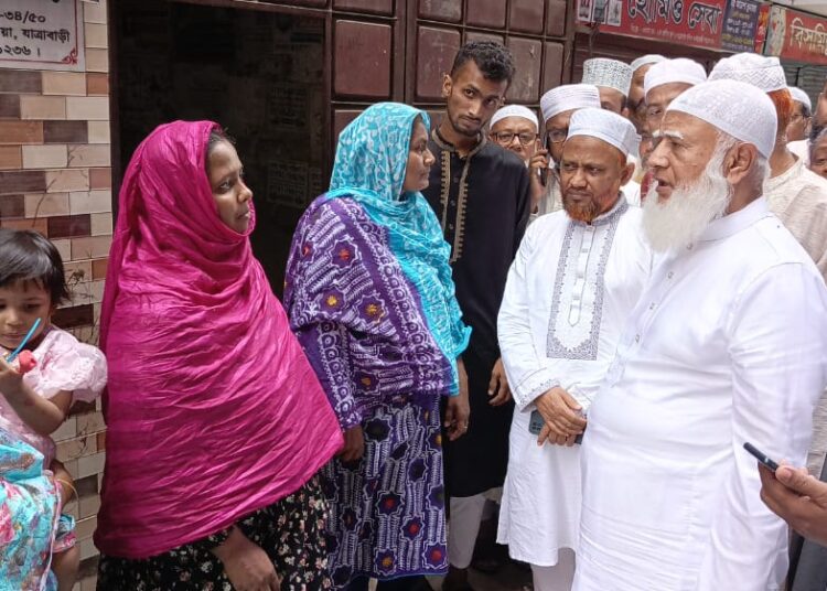 ৩২ শহীদ পরিবারের সাথে আমীরে জামায়াতের ঈদ উদযাপন