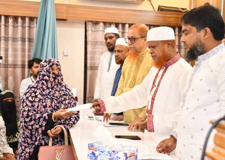 জুলাই-আগস্ট শহীদ পরিবারের মাঝে জামায়াতের নগদ অর্থ সহায়তা