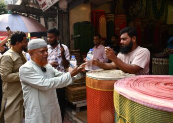 তীব্র তাপদাহে তৃষ্ণার্ত পথচারীদের মাঝে জামায়াতে ইসলামীর সপ্তাহব্যাপী সুপেয় পানি বিতরণ কর্মসূচির উদ্বোধন