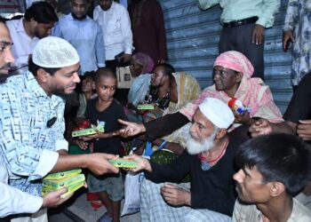 এটিএম আজহারুল ইসলামের মুক্তির আনন্দে— পল্টন থানার উদ্যোগে পরিশ্রমজীবী ভাই-বোনদের মাঝে খাবার বিতরণ