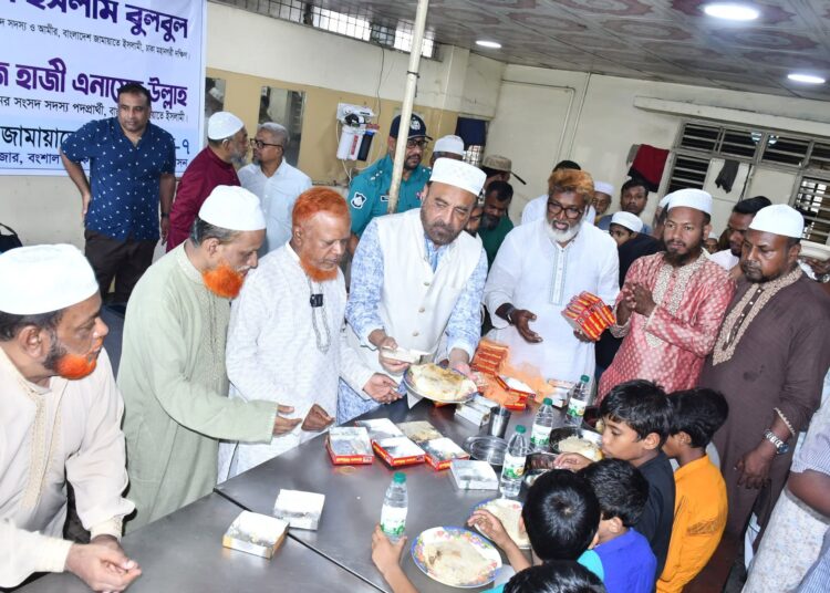 জুলাই–আগস্ট গণঅভ্যুত্থানের প্রথম বার্ষিকী উপলক্ষে সলিমুল্লাহ মুসলিম এতিমখানায় এতিমদের মাঝে খাবার বিতরণ