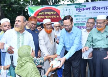 জুলাই গণ-অভ্যুত্থানে শহীদদের স্মরণে ধানমণ্ডিতে জামায়াতে ইসলামী আয়োজিত খাদ্য বিতরণ কর্মসূচি