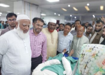 উত্তরায় বিমান বিধ্বস্তে আহতদের দেখতে জাতীয় বার্ন ইউনিটে আমীরে জামায়াত ও সেক্রেটারি জেনারেলসহ নেতৃবৃন্দ