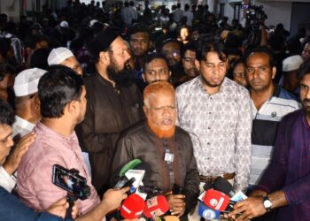 গুরুতর আহত গণঅধিকার পরিষদের আহ্বায়ক নুরুল হক নূরকে দেখতে হাসপাতালে জামায়াত নেতৃবৃন্দ