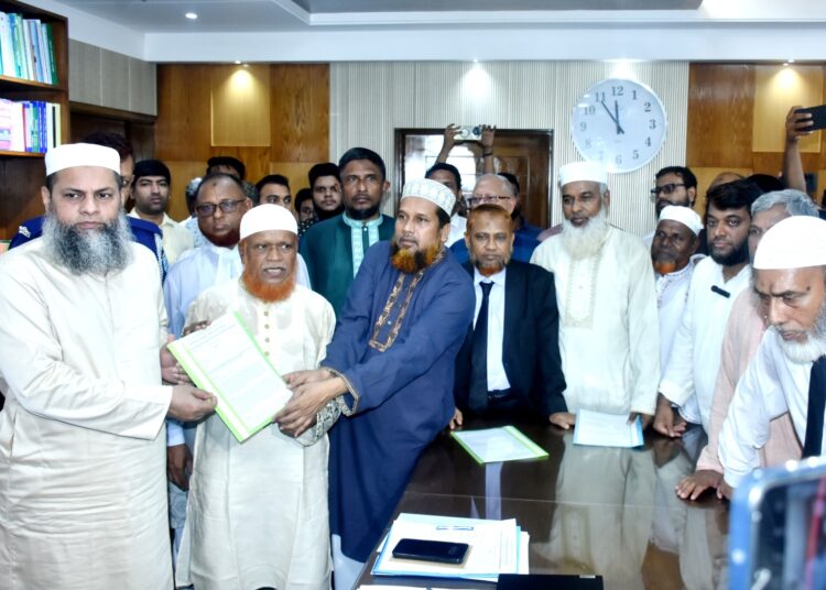 জুলাই জাতীয় সনদের ভিত্তিতে ফেব্রুয়ারি মাসে জাতীয় নির্বাচনসহ ৫ দফা’ দাবিতে ঢাকা জেলা প্রশাসকের নিকট স্মারকলিপি প্রদান