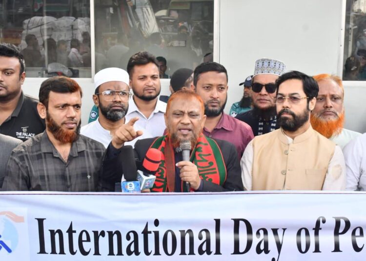 জুলাই অভ্যুত্থানে আহতদের পুনর্বাসনের দাবিতে মানববন্ধন