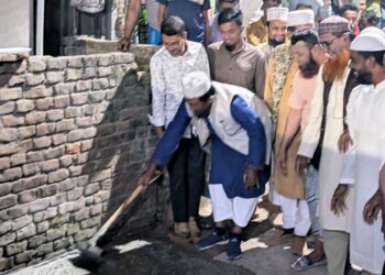 যাত্রাবাড়ী থানার ৬২ নং ওয়ার্ডের গোবিন্দপুরে মোখলেছ মাদব্বর সড়কের সংস্কার কাজ উদ্বোধন