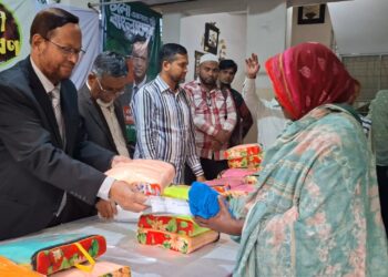 কলাবাগান পশ্চিম থানার মহিলা বিভাগের উদ্যোগে মশারী বিতরণ