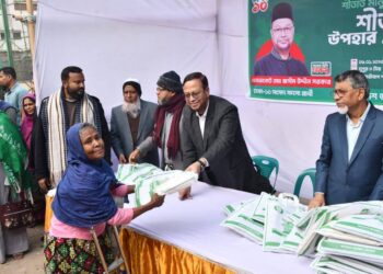 হাজারীবাগ দক্ষিণ থানার উদ্যোগে শীতবস্ত্র বিতরণ