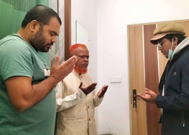 শহীদ হাদীর অসুস্থ মাকে দেখতে হাসপাতালে মহানগরী আমীর জননেতা মো. নূরুল ইসলাম বুলবুল