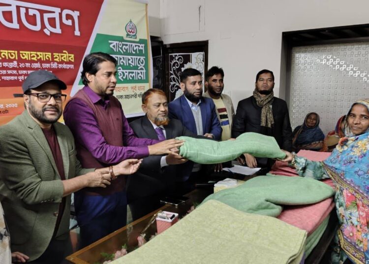 শাহবাগ পূর্ব থানার উদ্যোগে শীতার্তদের মাঝে কম্বল বিতরণ