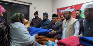শাহবাগ পশ্চিম থানার উদ্যোগে শীতার্তদের মাঝে কম্বল বিতরণ