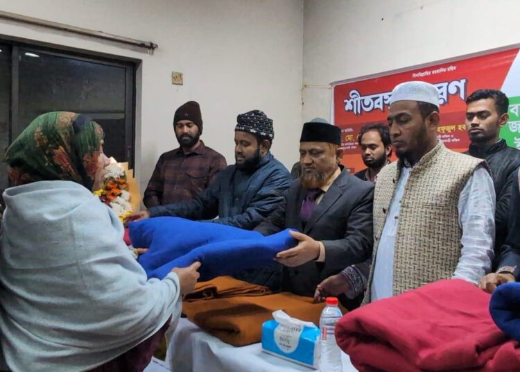 শাহবাগ পশ্চিম থানার উদ্যোগে শীতার্তদের মাঝে কম্বল বিতরণ
