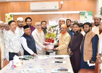 ৫ এমপিকে ঢাকা মহানগরী দক্ষিণ জামায়াতের পক্ষ থেকে ফুলেল শুভেচ্ছা
