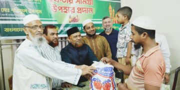 শাহজাহানপুর পূর্ব থানার উদ্যোগে ইফতার সামগ্রী বিতরণ