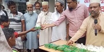 অসহায়-দুঃস্থ মানুষের মাঝে খাবার বিতরণ