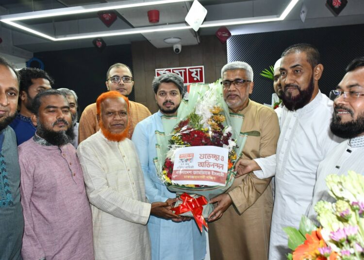 সময় টিভির ১৫ তম প্রতিষ্ঠা বার্ষিকীতে ঢাকা মহানগরী দক্ষিণ জামায়াতের ফুলেল শুভেচছা